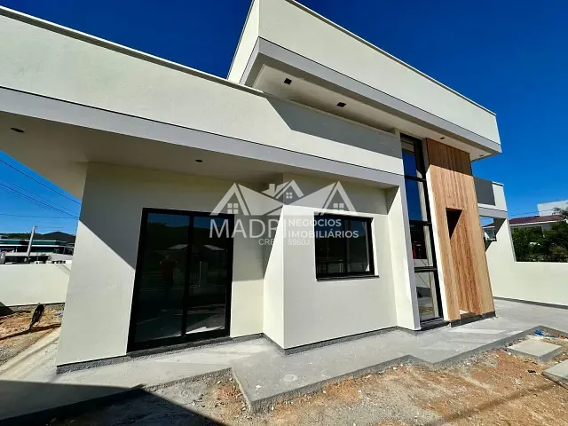 Casa 2 quartos e 2 banheiros, à venda, no bairro Forquilhas em São José