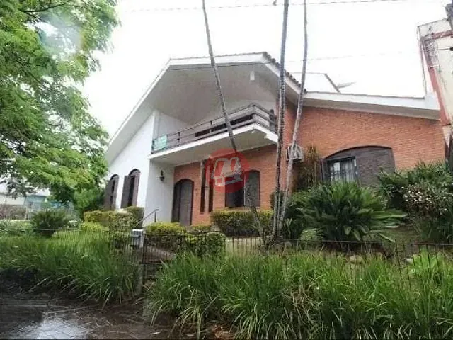 Casa com 406m² 6 quartos e 4 banheiros, à venda ou para alugar, no bairro Chácara das Pedras em Porto Alegre