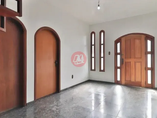 Casa com 406m² 6 quartos e 4 banheiros, à venda ou para alugar, no bairro Chácara das Pedras em Porto Alegre