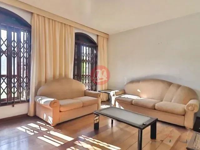 Casa com 406m² 6 quartos e 4 banheiros, à venda ou para alugar, no bairro Chácara das Pedras em Porto Alegre