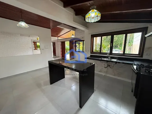 Casa com 392m² 3 quartos e 2 banheiros, para alugar, no bairro Loteamento Recanto Sandra em Caraguatatuba