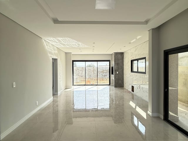 Casa com 356m² 4 quartos e 4 banheiros, à venda, no bairro Jardim Carvalho em Ponta Grossa