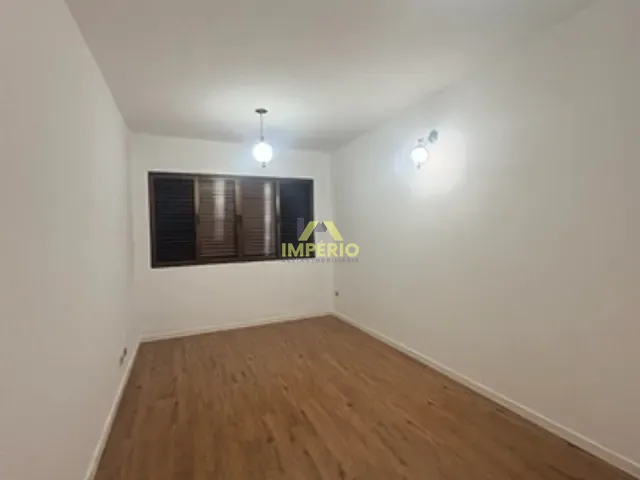 Casa com 240m² 3 quartos e 3 banheiros, para alugar, no bairro Centro em Salto