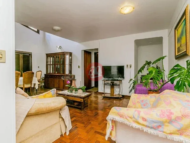 Casa com 265m² 3 quartos e 2 banheiros, para alugar, no bairro Vila João Pessoa em Porto Alegre