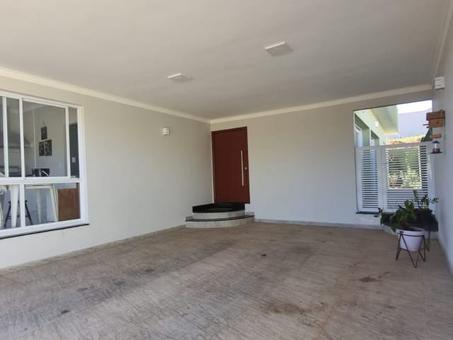 Casa com 300m² 2 quartos e 2 banheiros, à venda, no bairro Loteamento Fechado Jardim Pôr do Sol em São João da Boa Vista