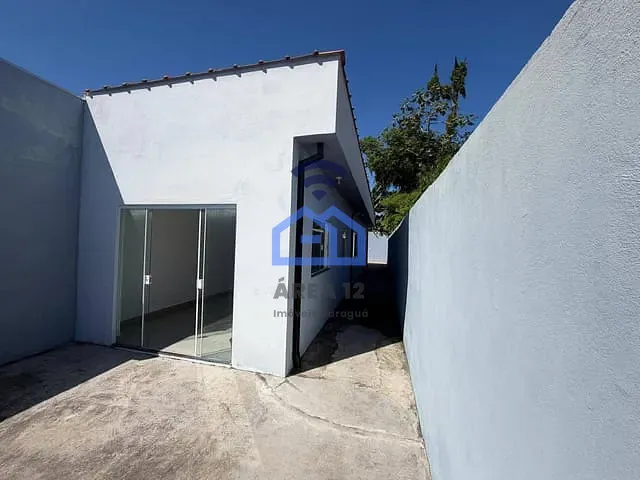 Casa com 136m² 2 quartos e 2 banheiros, à venda, no bairro Balneário Recanto do Sol em Caraguatatuba