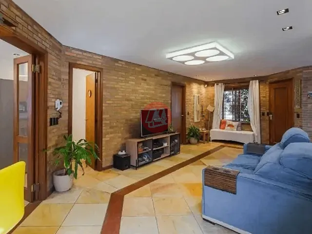 Casa com 300m² 4 quartos e 5 banheiros, à venda ou para alugar, no bairro Vila Jardim em Porto Alegre