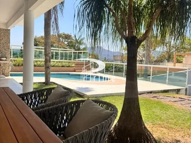 Casa com 800m² 5 quartos e 3 banheiros, à venda, no bairro Itaipu em Niterói