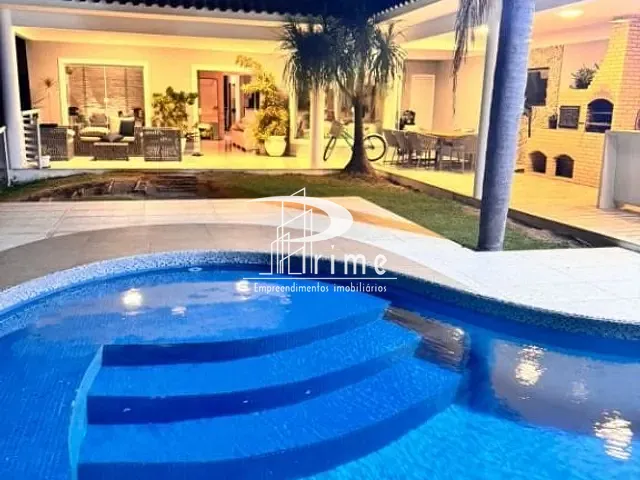 Casa com 800m² 5 quartos e 3 banheiros, à venda, no bairro Itaipu em Niterói