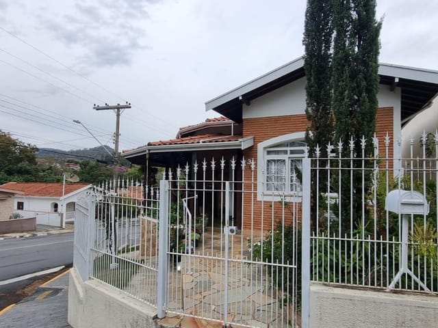 Casa 3 quartos e 3 banheiros, à venda, no bairro Centro em Águas da Prata