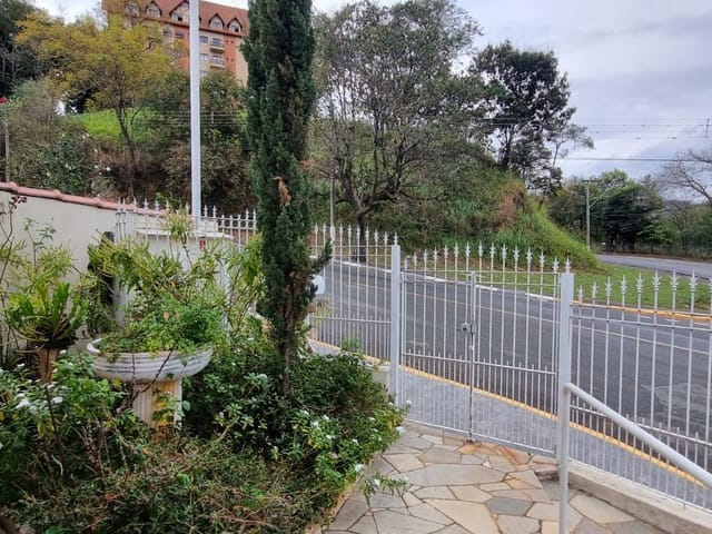 Casa 3 quartos e 3 banheiros, à venda, no bairro Centro em Águas da Prata