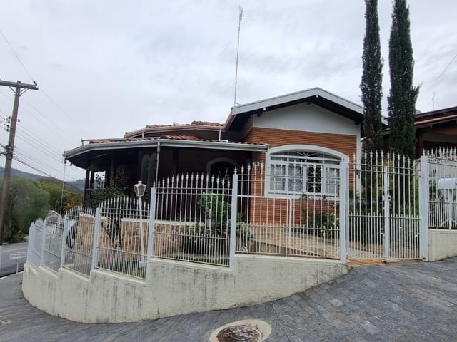 Casa 3 quartos e 3 banheiros, à venda, no bairro Centro em Águas da Prata