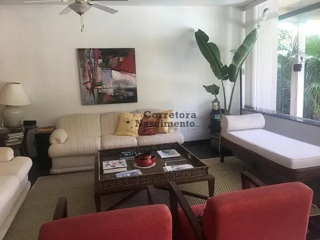 Casa com 600m² 4 quartos e 4 banheiros, à venda, no bairro Jardim América em Jacareí