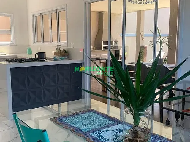 Casa com 314m² 4 quartos e 4 banheiros, à venda, no bairro Urbanova em São José dos Campos