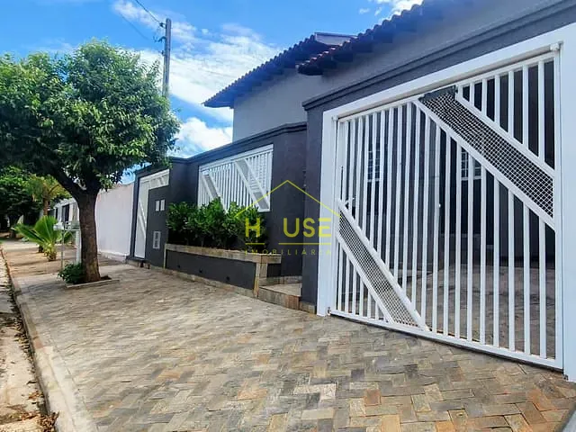 Casa 3 quartos e 1 banheiro, à venda, no bairro Jardim Acapulco em Fernandópolis
