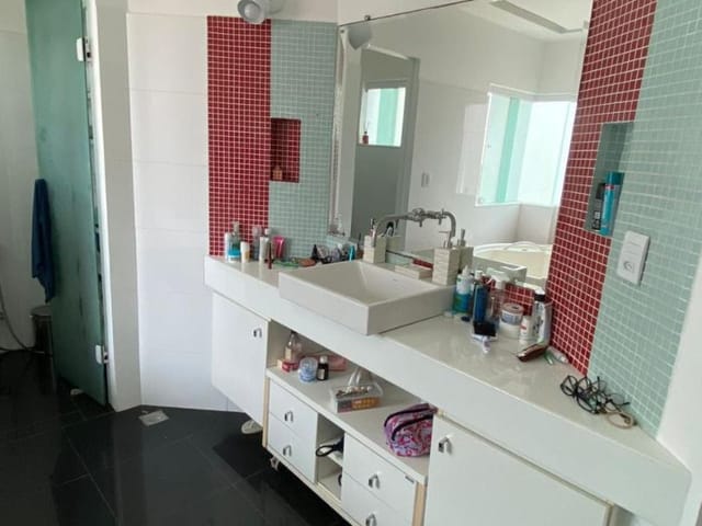 Casa com 411m² 3 quartos e 4 banheiros, à venda, no bairro Glória em Macaé