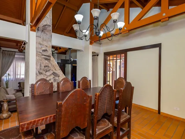 Casa com 436m² 4 quartos e 4 banheiros, à venda, no bairro Boa Vista em Curitiba