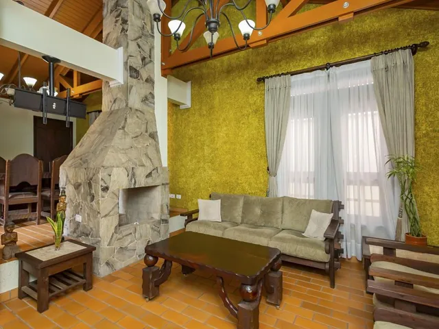 Casa com 436m² 4 quartos e 4 banheiros, à venda, no bairro Boa Vista em Curitiba