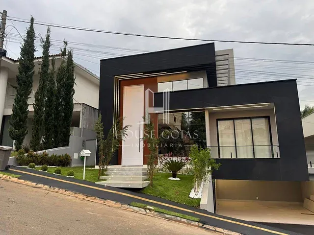 Casa com 450m² 4 quartos e 5 banheiros, à venda, no bairro Condomínio do Lago 1ª Etapa em Goiânia