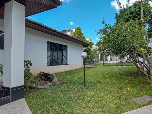 Casa com 1500m² 4 quartos e 4 banheiros, à venda ou para alugar, no bairro Estrela em Ponta Grossa