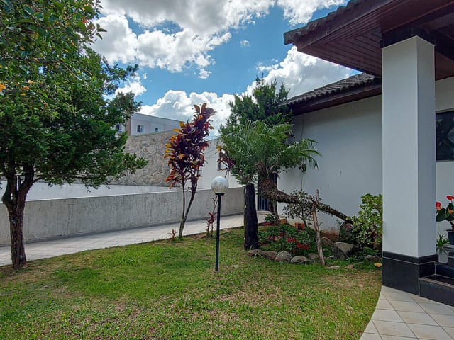 Casa com 1500m² 4 quartos e 4 banheiros, à venda ou para alugar, no bairro Estrela em Ponta Grossa