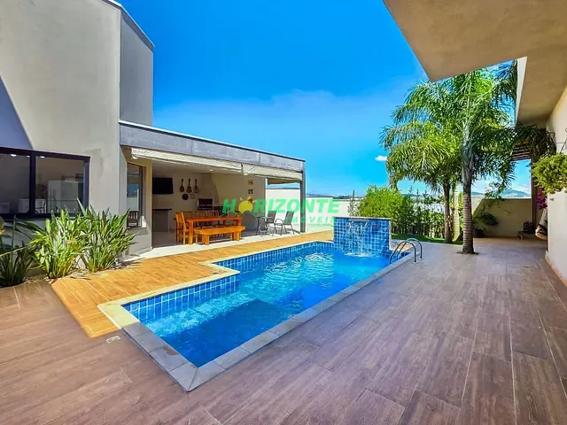 Casa com 881m² 4 quartos e 6 banheiros, à venda, no bairro Urbanova em São José dos Campos