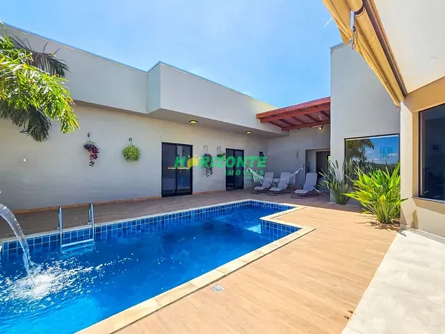 Casa com 881m² 4 quartos e 6 banheiros, à venda, no bairro Urbanova em São José dos Campos