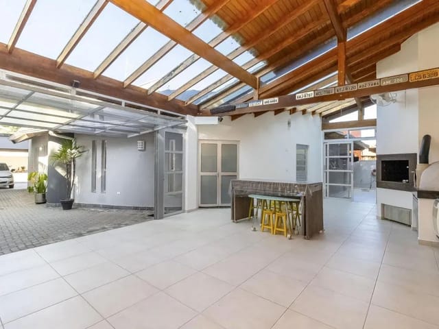 Casa com 450m² 3 quartos e 5 banheiros, à venda, no bairro Santa Felicidade em Curitiba