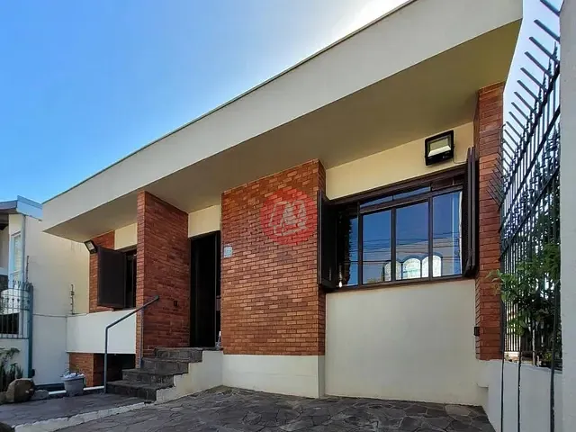 Casa com 318m² 4 quartos e 6 banheiros, à venda, no bairro Três Figueiras em Porto Alegre