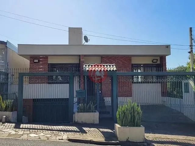 Casa com 318m² 4 quartos e 6 banheiros, à venda, no bairro Três Figueiras em Porto Alegre