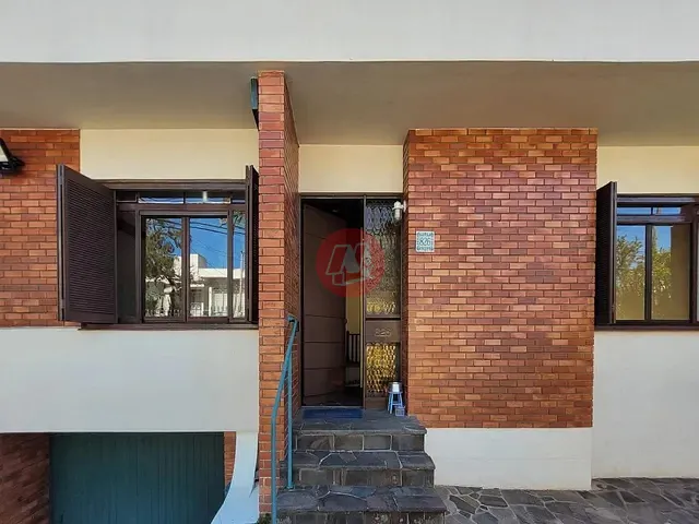 Casa com 318m² 4 quartos e 6 banheiros, à venda, no bairro Três Figueiras em Porto Alegre