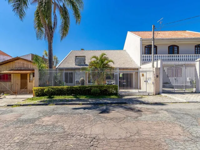 Casa com 370m² 5 quartos e 5 banheiros, à venda, no bairro Capão da Imbuia em Curitiba