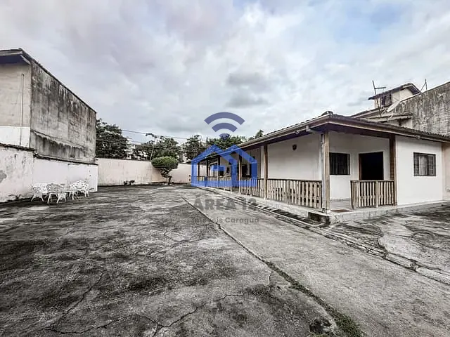 Casa com 500m² 3 quartos e 2 banheiros, à venda, no bairro Martim de Sá em Caraguatatuba