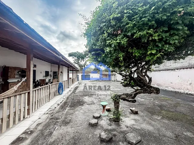 Casa com 500m² 3 quartos e 2 banheiros, à venda, no bairro Martim de Sá em Caraguatatuba