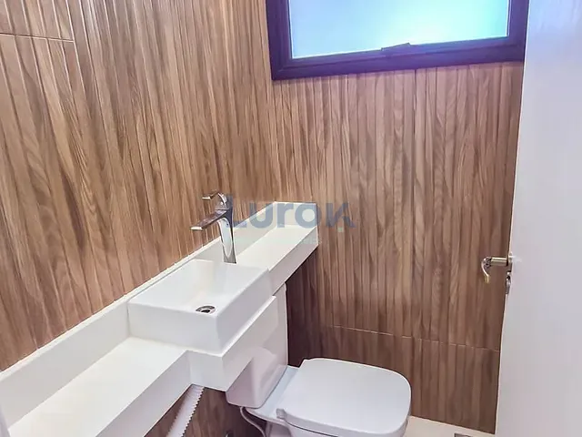 Casa com 300m² 3 quartos e 5 banheiros, à venda, no bairro Roncáglia em Valinhos