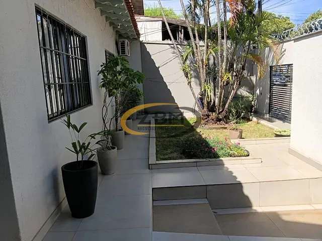 Casa com 300m² 4 quartos e 3 banheiros, à venda, no bairro Bandeirantes em Londrina