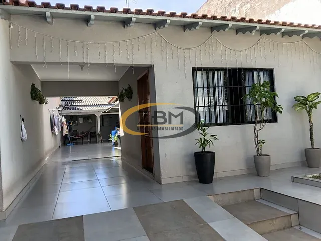 Casa com 300m² 4 quartos e 3 banheiros, à venda, no bairro Bandeirantes em Londrina