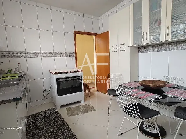 Casa com 250m² 5 quartos e 2 banheiros, à venda, no bairro Vila São Geraldo em Taubaté