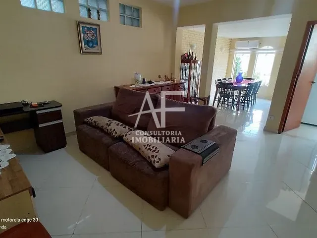 Casa com 250m² 5 quartos e 2 banheiros, à venda, no bairro Vila São Geraldo em Taubaté
