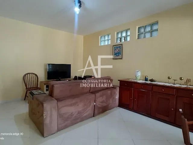 Casa com 250m² 5 quartos e 2 banheiros, à venda, no bairro Vila São Geraldo em Taubaté