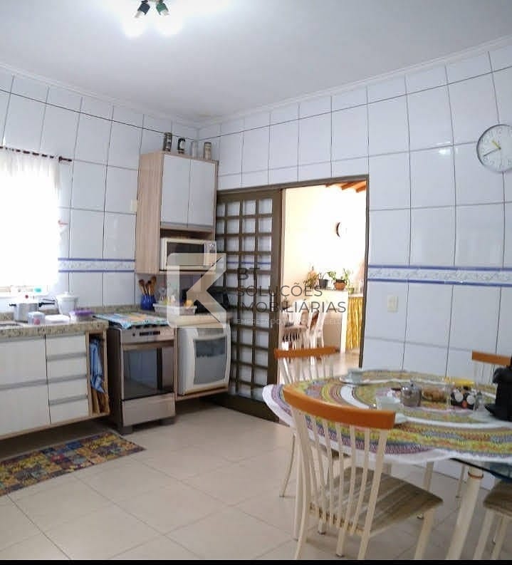 Casa, 3 quartos, 220 m² - Foto 3