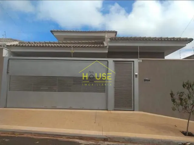 Casa com 240m² 3 quartos e 2 banheiros, para alugar, no bairro Parque Residencial do Lago em Votuporanga
