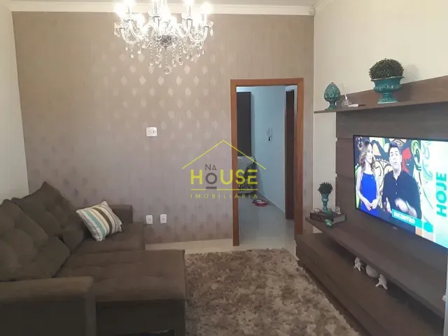 Casa com 240m² 3 quartos e 2 banheiros, para alugar, no bairro Parque Residencial do Lago em Votuporanga