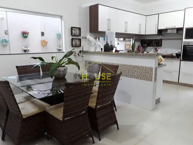 Casa com 240m² 3 quartos e 2 banheiros, para alugar, no bairro Parque Residencial do Lago em Votuporanga