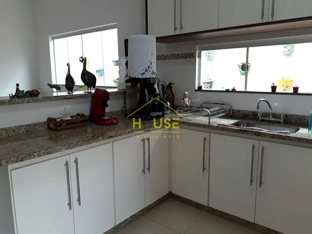 Casa com 240m² 3 quartos e 2 banheiros, para alugar, no bairro Parque Residencial do Lago em Votuporanga