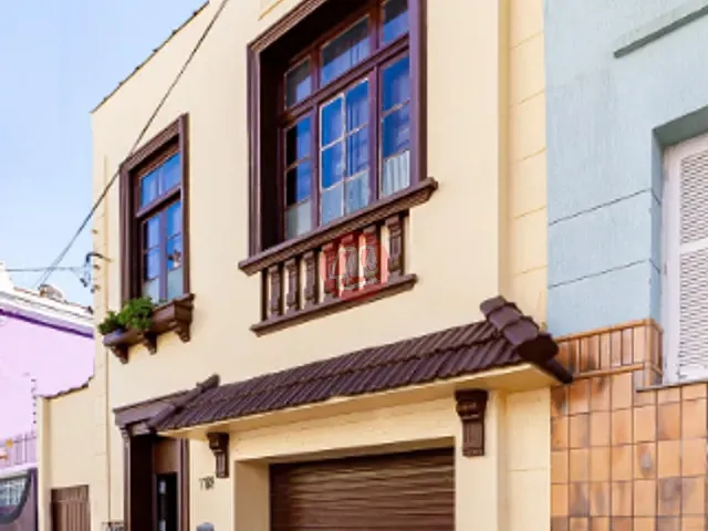 Casa com 150m², para alugar, no bairro Menino Deus em Porto Alegre
