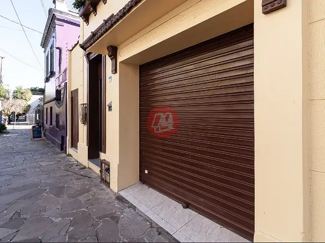 Casa com 150m², para alugar, no bairro Menino Deus em Porto Alegre