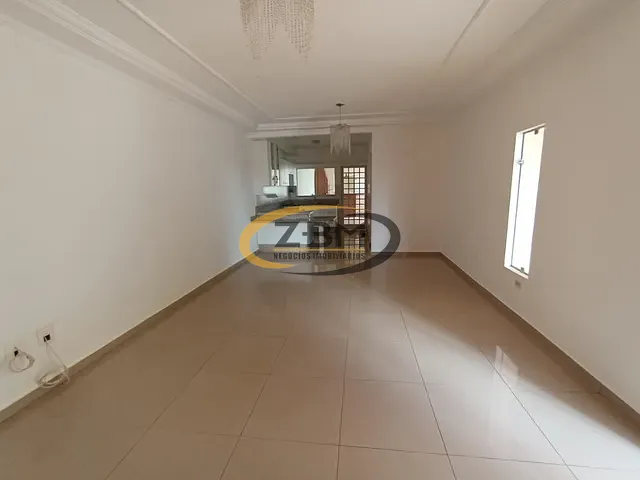 Casa com 250m² 3 quartos e 2 banheiros, para alugar, no bairro Aragarça em Londrina