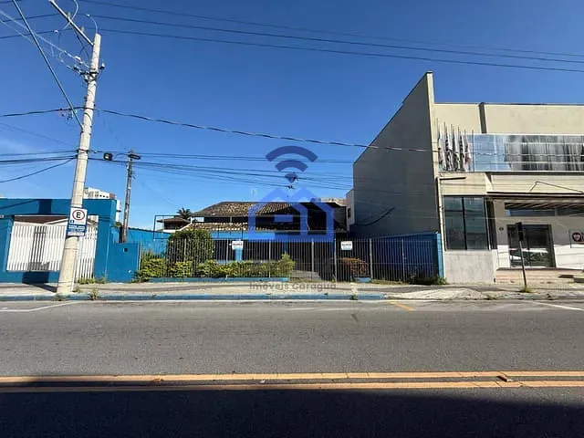 Casa para alugar, no bairro Centro em Caraguatatuba