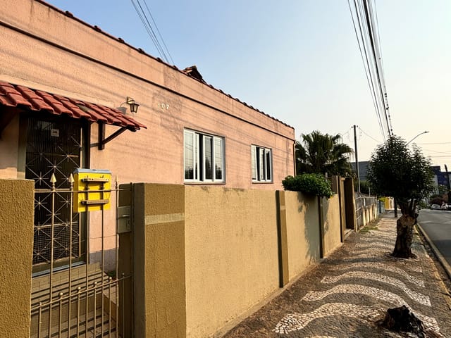 Casa com 207m² 3 quartos e 2 banheiros, à venda, no bairro Centro em Ponta Grossa